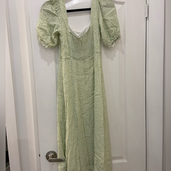 Charlie Holiday Mia MIDI Dress- green floral - Picture 5 of 11